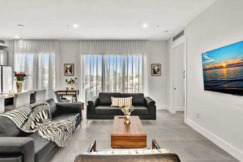 Modern 3BR W Pool Near Las Olas & Beach Roof Top in Fort Lauderdale, USA