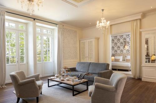 Chateau Les Oliviers de Salettes in Charols