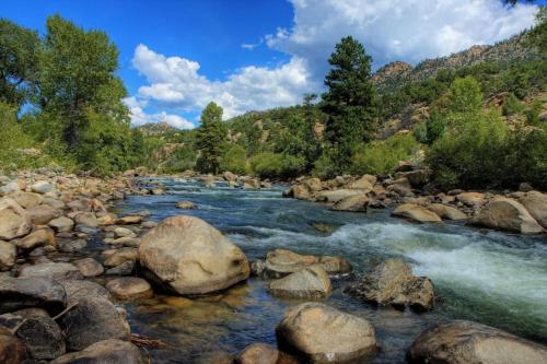 Glamorous RiverYurt Breakfast No Fees 10 in Buena Vista, USA