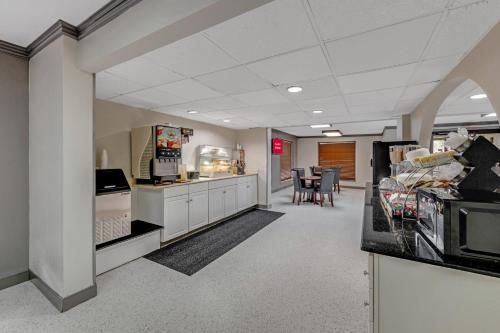 Red Roof Inn Kingsport - image 7