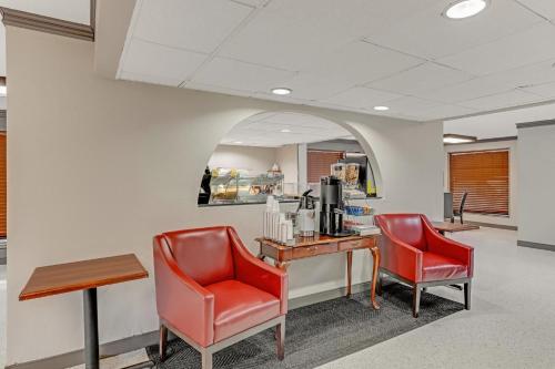 Red Roof Inn Kingsport - image 10