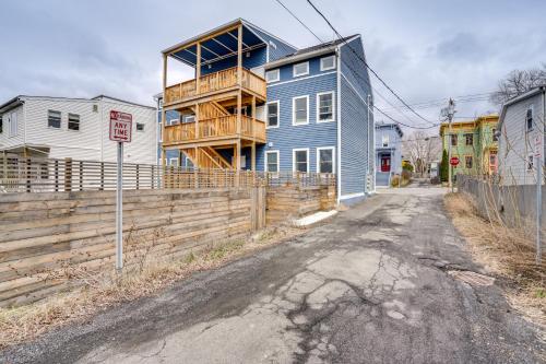 Downtown Hudson Apartment Walk to Cafes and River!