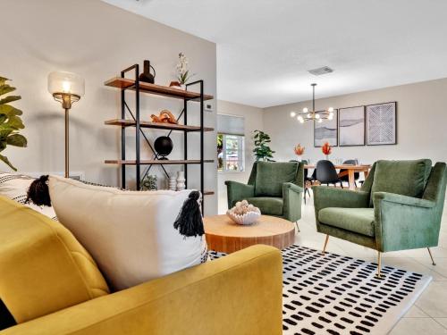 Casa Maya 3BR Home with Pool Near Hard Rock Casino in Hollywood, USA