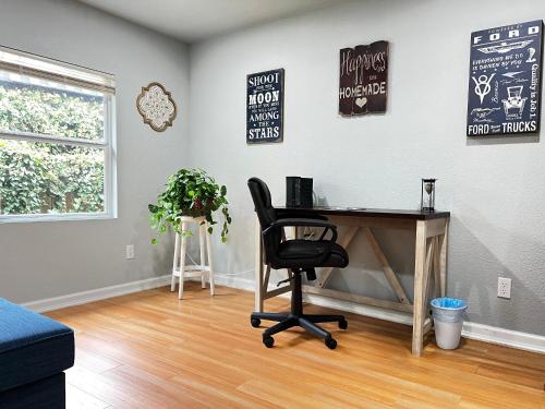 Boho Bliss- Cozy Private Room 2 Miles from Alamodome! in San Antonio, USA