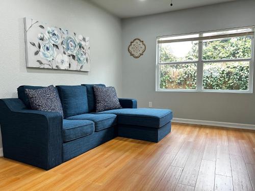 Boho Bliss- Cozy Private Room 2 Miles from Alamodome! in San Antonio, USA
