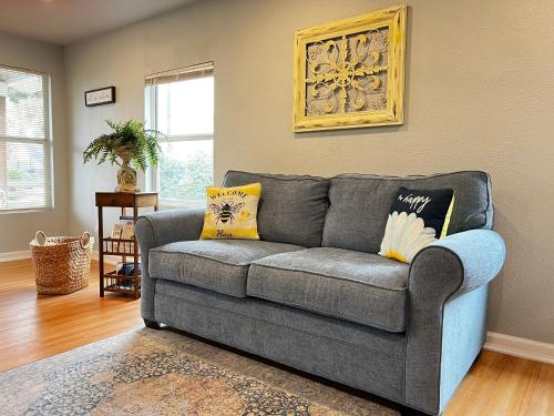 Boho Bliss- Cozy Private Room 2 Miles from Alamodome! in San Antonio, USA