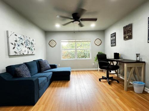 Boho Bliss- Cozy Private Room 2 Miles from Alamodome! in San Antonio, USA