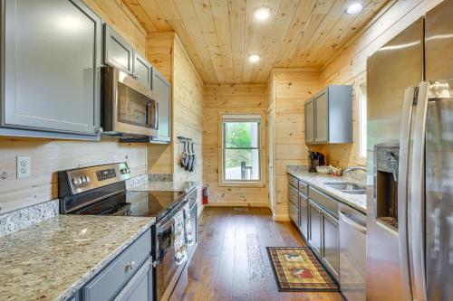 Pet-Friendly Boone Cabin with Mtn Views and Hot Tub! in Boone, USA