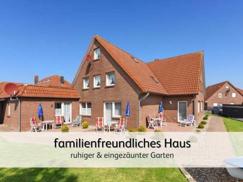 strandnahe Familien-Oase mit Kinderbuggy in Bensersiel, Deutschland