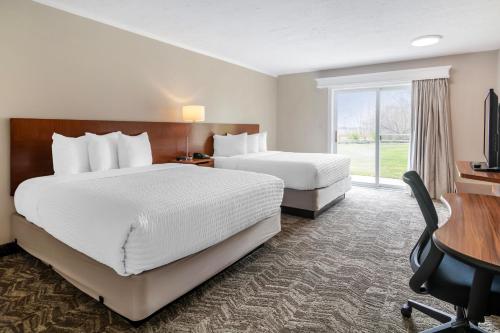 2 queen beds