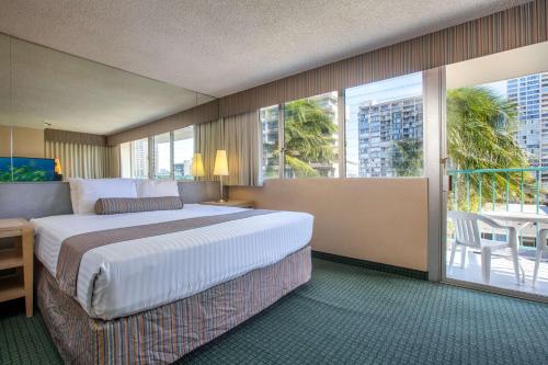 アクア アロハ サーフ ワイキキ ホテル (Aqua Aloha Surf Waikiki Hotel) in ホノルル（HI）