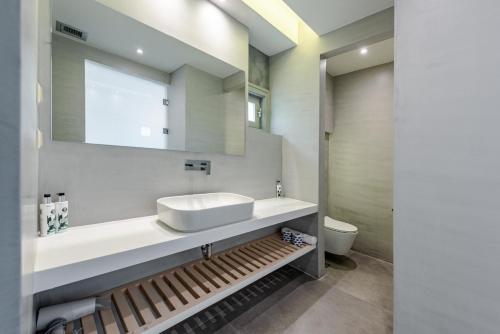 Sampatiki Suites & Spa - Luxury Seaview Suites - Opened 2024