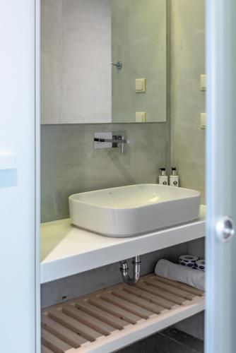 Sampatiki Suites & Spa - Luxury Seaview Suites - Opened 2024