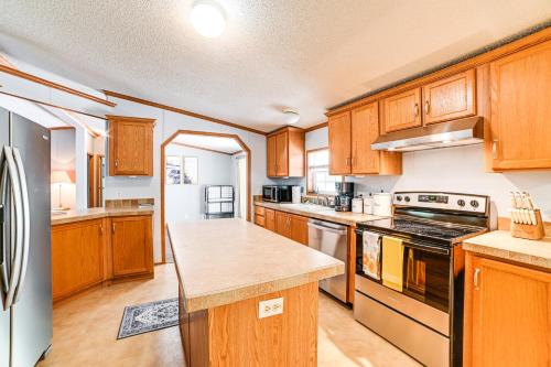 Kuttawa Vacation Rental with Smart TV, Near Marinas! in Kuttawa, USA