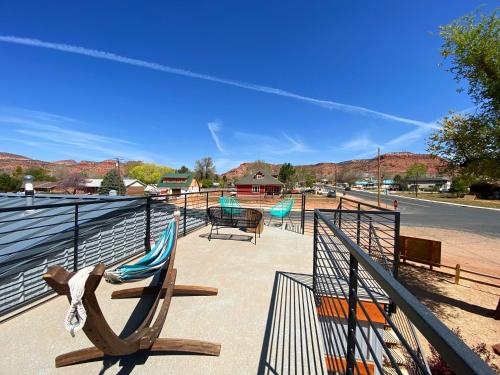 Timber & Tin E 2Bed 2Bath w Pool & Rooftop Deck, Kanab (foto 4)