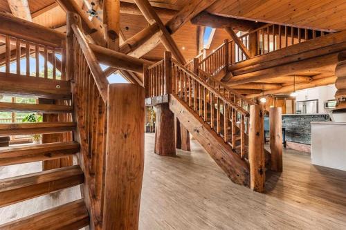 Opulent Oaks Chalet in Agassiz, Canada