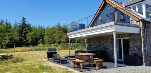 Cot Cottage - Panoramic Views & Hot Tub! – khách sạn tại Glenkens