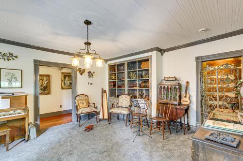 Spacious and Historic Cabin in New Haven with Pond!