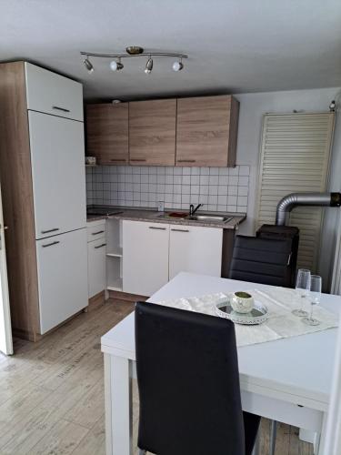 Nensi in Ehekirchen, Deutschland