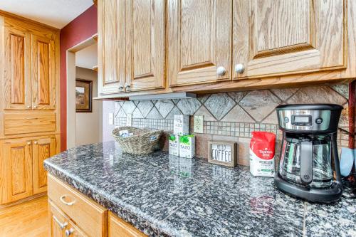 Family-Friendly Ozarks Getaway Less Than 21 Mi to Branson! in Omaha, USA