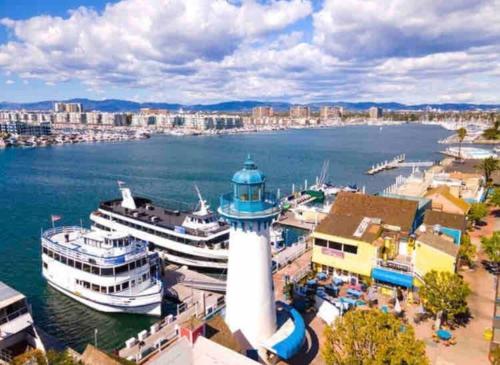 Luxury Harborside MDR w/ pool, spa, gym & parking in Los Angeles, USA