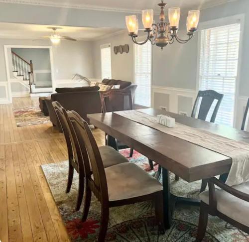 Queen Suite - Indoor Hot Tub - WiFi in Sandtown-Délkelet-Atlanta