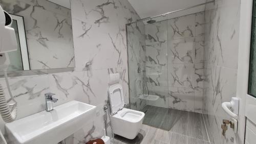 Two-Bedroom Villa image 2