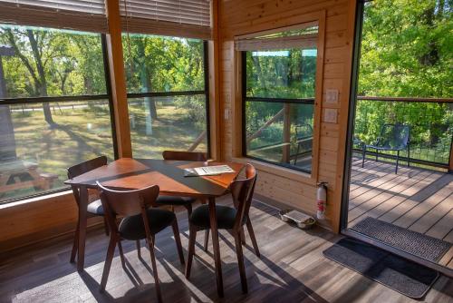 Instalações, Sierra Meadows in Ahwahnee (CA)