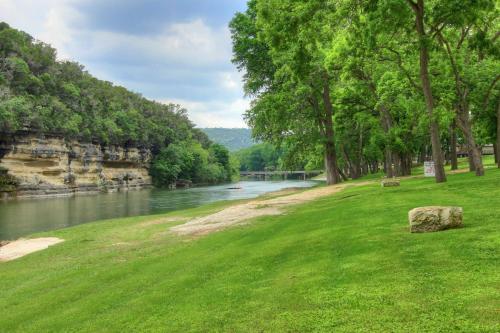 Rio Vida RG 104 in Canyon Lake, USA