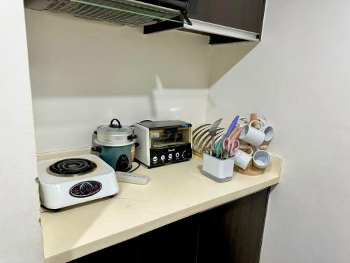 2BR w Balcony in Araneta, Cubao w Pool and Gym - Porto Vita, Manila (photo 6)