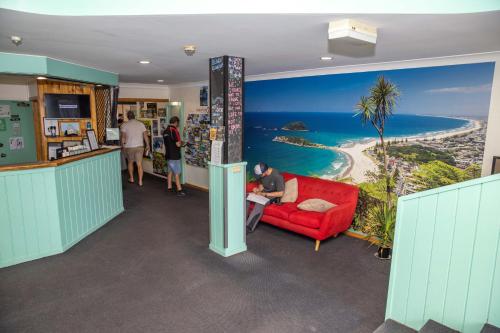 Зовнішній вигляд готелю, Pacific Coast Lodge and Backpackers in Тауранга