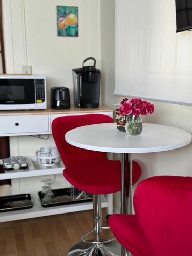 Cute studio in the HEART of WeHo in Los Angeles, USA