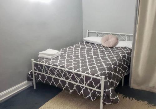 Oui on Ludlow - Entire House and Private Rooms in University City 5