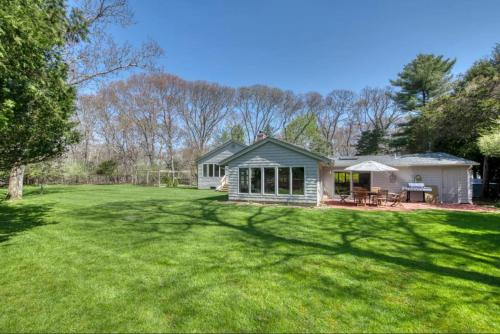 Luxurious 3BR 3 Baths Cottage in East Hamptons in East Hampton, USA