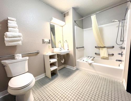 Country Trails Inn &Suites