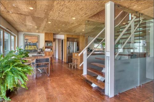 Spacious 5-BR 4-Bath Pool in East Hamptons in Springs (NY)