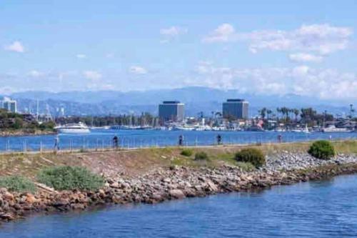 MDR Luxury balcony Harbor-view Pool, Spa, Gym in Los Angeles, USA