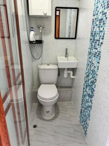 Standard Twin Room image 1