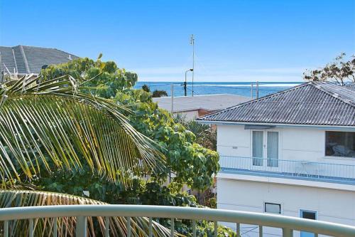 Ocean View dreaming, metres to the beach!