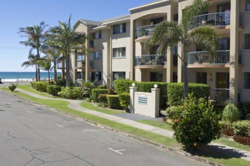 Ocean View dreaming, metres to the beach!