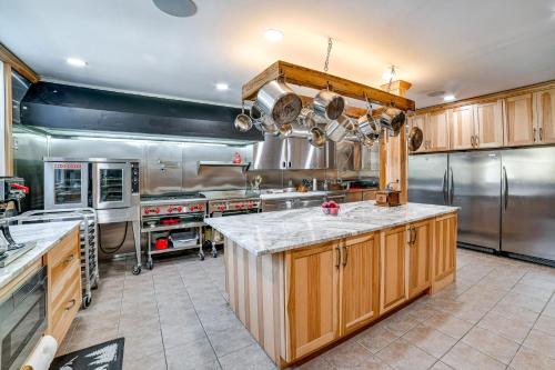 Massive Roscoe Retreat: Great for Large Groups! in Rosko (NY)