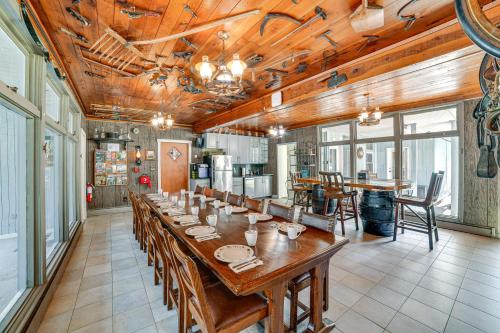 Massive Roscoe Retreat: Great for Large Groups! in Rosko (NY)