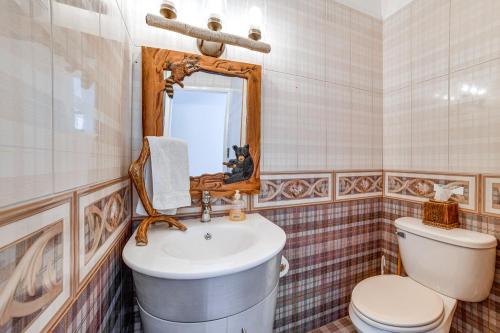 Massive Roscoe Retreat Great for Large Groups!