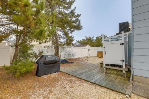 Pet-Friendly Long Beach Island Home Walk to Beach in Long Beach, USA