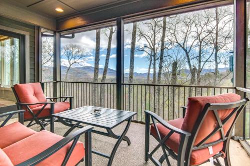 Stylish Mountain Home with Views about 2 Mi to Downtown