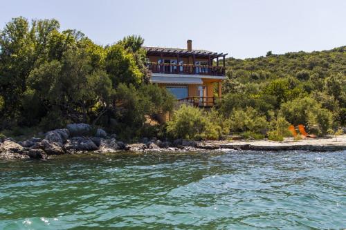 Holiday home Mare - 7m from the sea - Location saisonnière - Blaževo