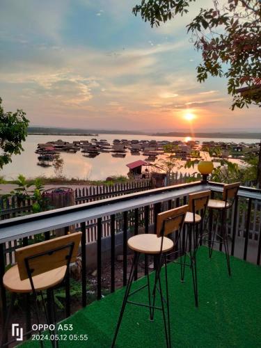 บ้านสวนริมน้ำวังใหญ่ ห้อง a1 วังสามหมอ อุดรธานี in Somdet