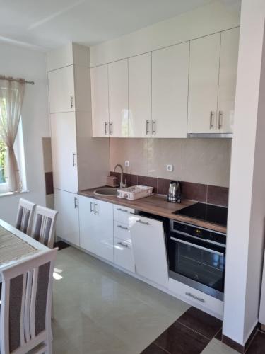 M apartman in Prcanj