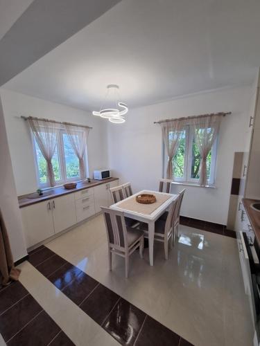 M apartman in Prcanj