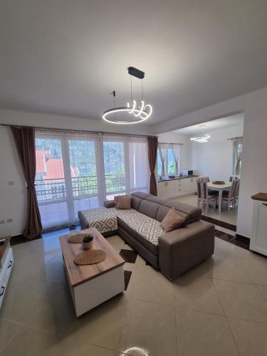 M apartman in Prcanj